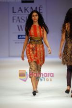 Model walks the ramp for Rehane Show at Lakme Winter fashion week day 4 on 20th Sept 2010 (11).JPG